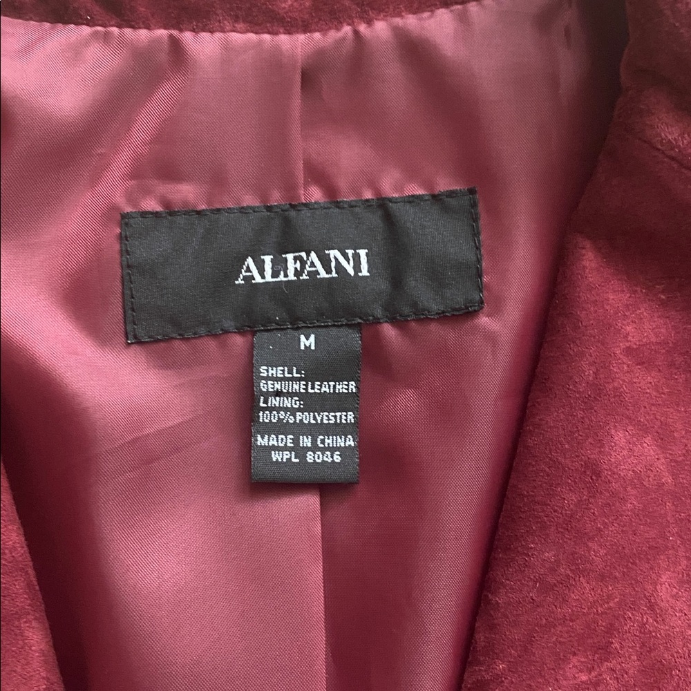 ALFANI leather blazer. Size medium lined one button closure - Picture 5 of 6